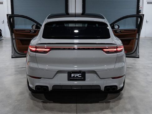 Used 2021 Porsche Cayenne Turbo AWD/4WD image 45