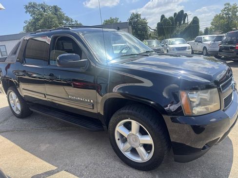 Used 2007 Chevrolet Avalanche LT AWD/4WD image 5
