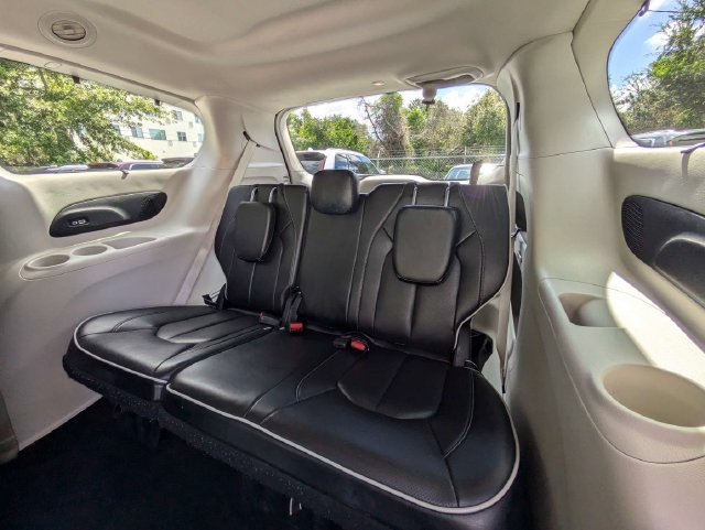 Used 2023 Chrysler Pacifica Limited FWD image 18