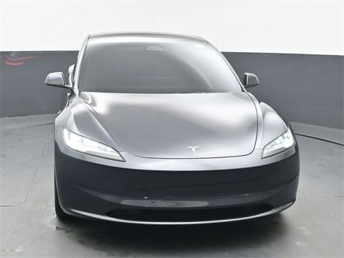 Used 2025 Tesla Model 3 image 8