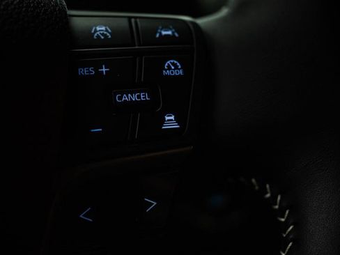 Used 2025 Toyota Camry SE image 18