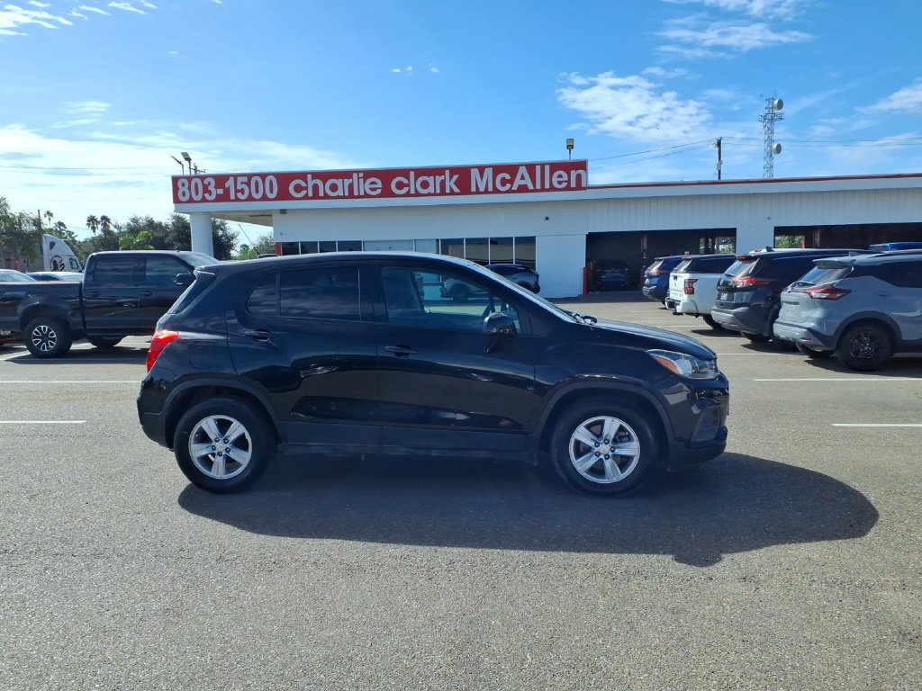 Used 2022 Chevrolet Trax LS w/ Tint and Cruise Package FWD image 6