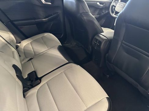 Certified 2025 Ford Escape SE image 10