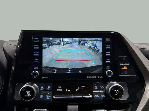 Used 2021 Toyota Highlander LE image 13