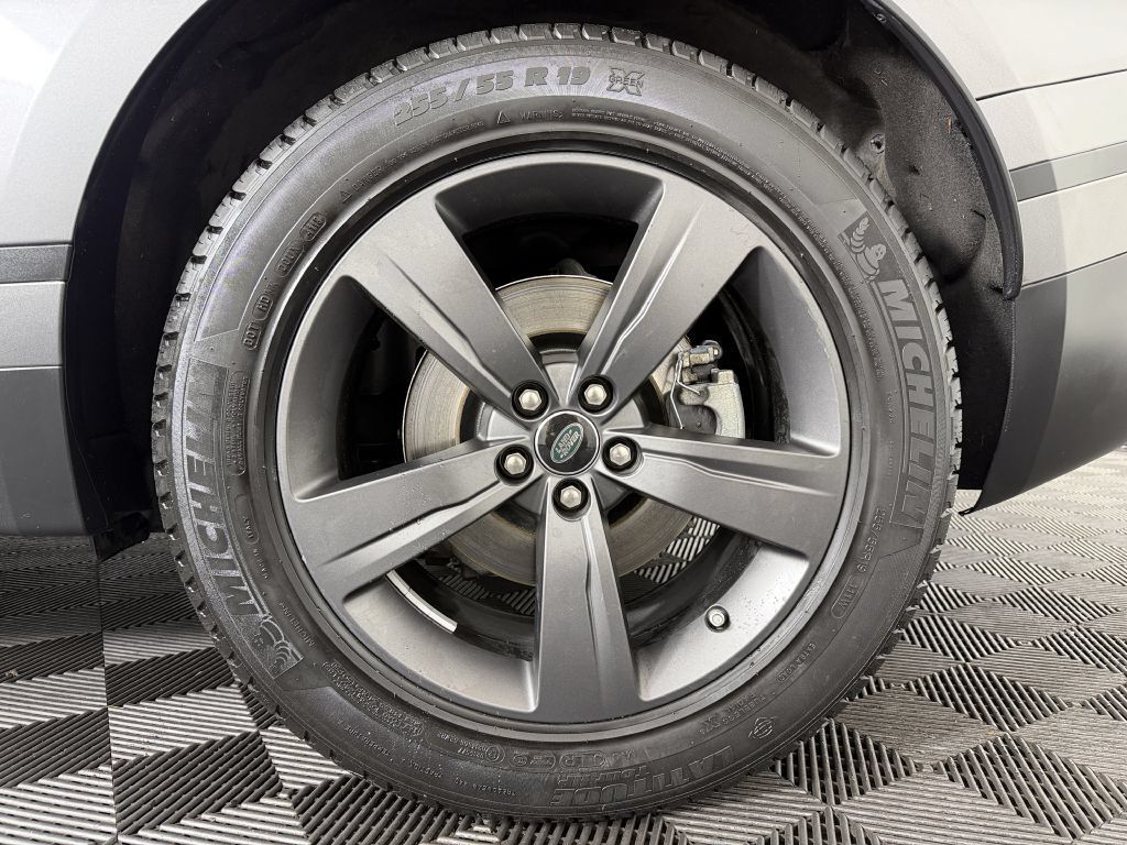 Used 2019 Land Rover Range Rover Velar S AWD/4WD image 43