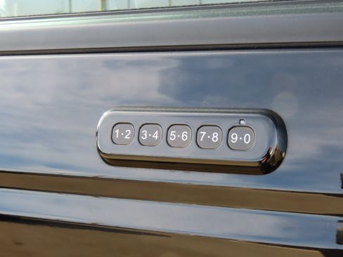 Used 2023 Ford Bronco Wildtrak image 24