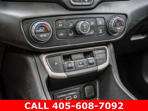 Used 2022 GMC Terrain Denali w/ Denali Premium Package AWD/4WD image 32