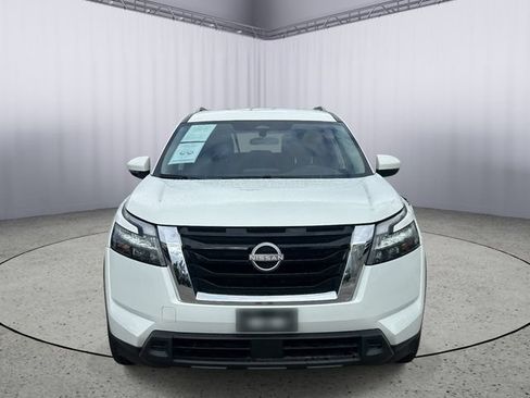 Used 2025 Nissan Pathfinder SV FWD image 4