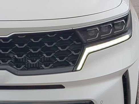 Certified 2024 Kia Sorento SX Prestige w/ Panoramic Sunroof Package image 9