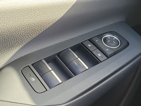 Used 2025 Toyota Prius XLE image 27