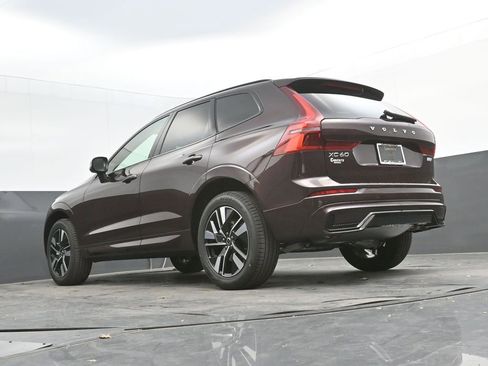 New 2026 Volvo XC60 B5 Core w/ Climate Package AWD/4WD image 32