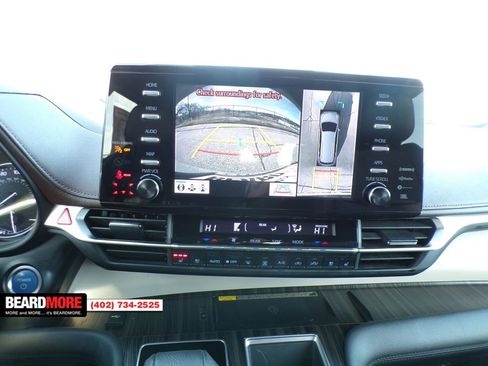 Used 2021 Toyota Sienna Limited image 31