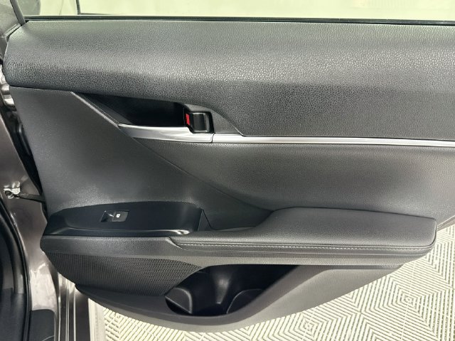 Used 2020 Toyota Camry XSE FWD image 25