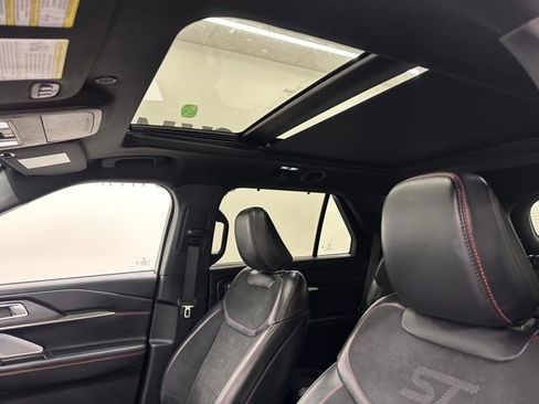 Certified 2025 Ford Explorer ST image 23