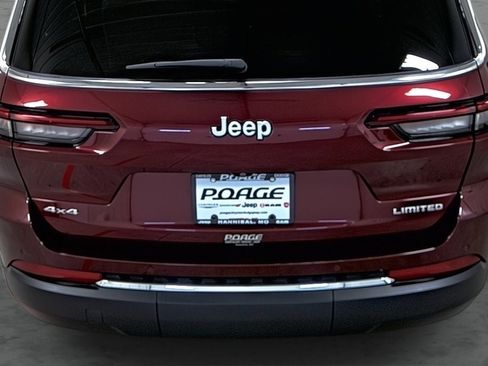 Used 2024 Jeep Grand Cherokee L Limited w/ Luxury Tech Group II AWD/4WD image 11