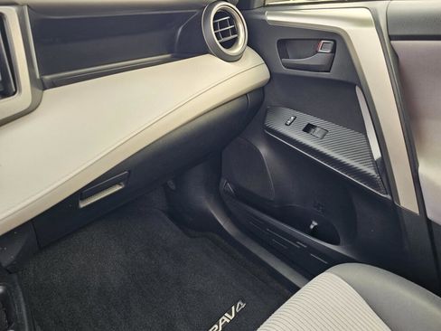 Used 2014 Toyota RAV4 LE image 26