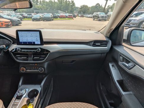 Used 2020 Ford Escape SE image 18