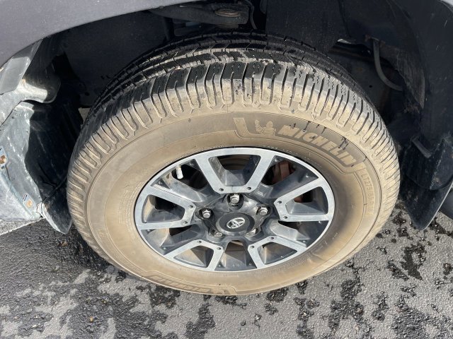 Used 2020 Toyota Tundra SR5 w/ TRD Off-Road Package AWD/4WD image 32