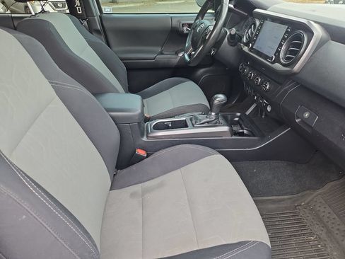 Used 2020 Toyota Tacoma TRD Off-Road w/ Technology Package AWD/4WD image 10