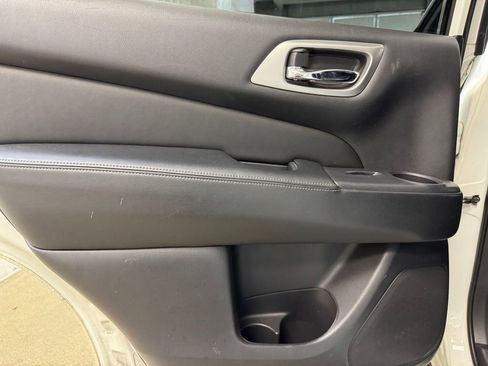 Used 2018 Nissan Pathfinder SL FWD image 15