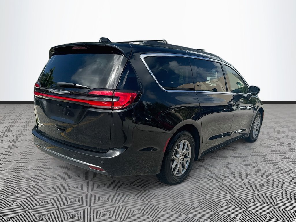 Used 2021 Chrysler Pacifica Touring FWD image 6