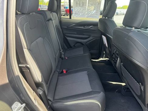 Certified 2024 Jeep Grand Cherokee Laredo w/ Luxury Tech Group I AWD/4WD image 16