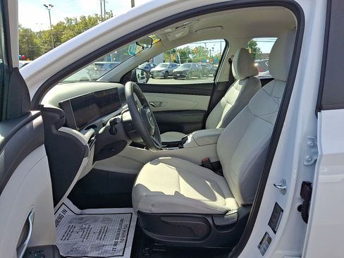 Used 2025 Hyundai Tucson SE image 17