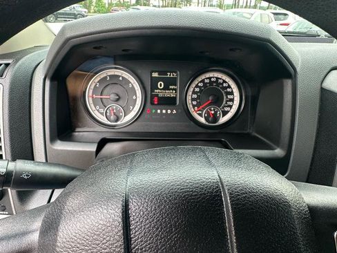 Used 2017 RAM 1500 Express RWD image 10