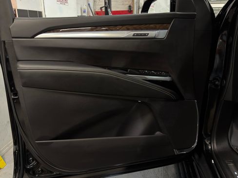 Used 2025 Cadillac Escalade ESV Sport Platinum image 15