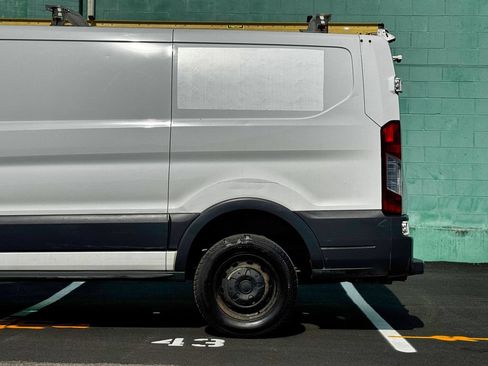 Used 2018 Ford Transit 250 130 Low Roof RWD image 19