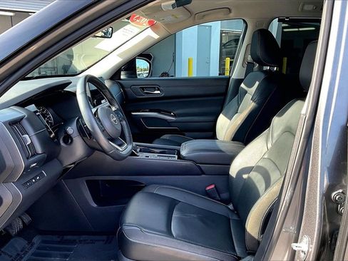 Used 2023 Nissan Pathfinder SL w/ Lighting Package (N92) image 21