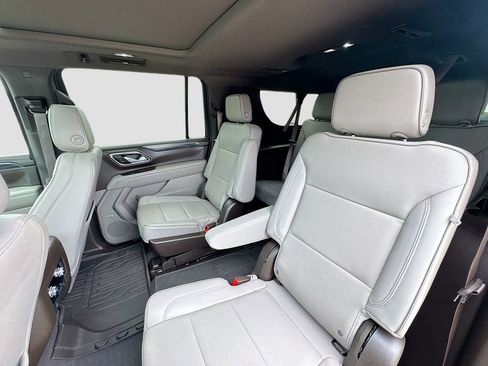 Used 2023 GMC Yukon XL SLT AWD/4WD image 29