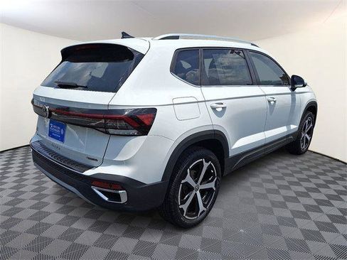 New 2025 Volkswagen Taos SEL image 6
