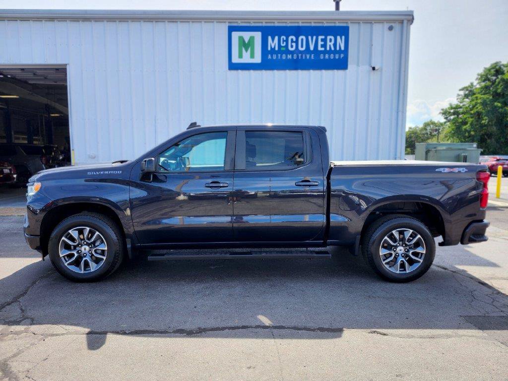 Used 2023 Chevrolet Silverado 1500 RST AWD/4WD image 2