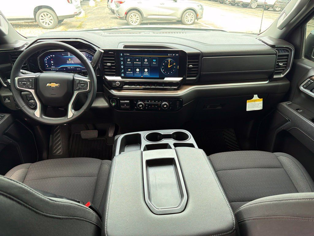 Used 2025 Chevrolet Silverado 1500 LT AWD/4WD image 17