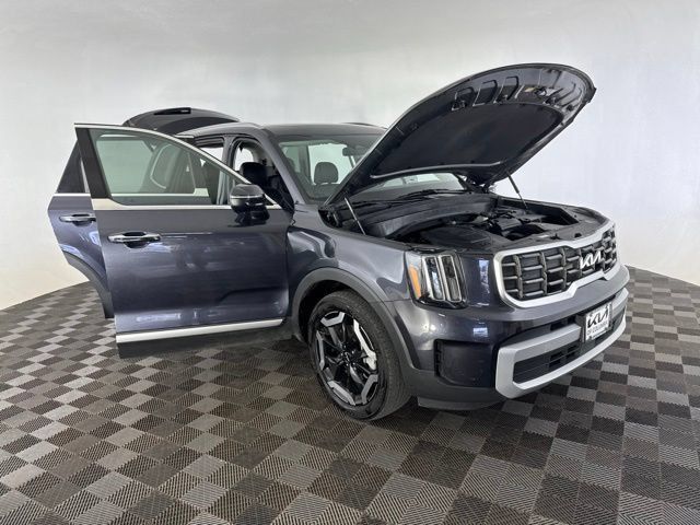 Certified 2025 Kia Telluride S FWD image 14