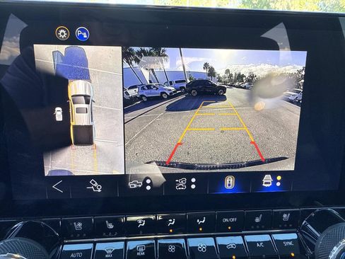 Used 2025 Chevrolet Colorado ZR2 w/ Midnight Edition image 24