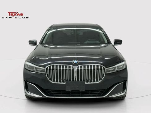 Used 2022 BMW 740i w/ Premium Package RWD image 4