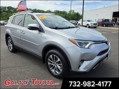 Used 2017 Toyota RAV4 XLE w/ Convenience Package AWD/4WD image 1