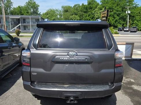 Used 2014 Toyota 4Runner SR5 AWD/4WD image 11