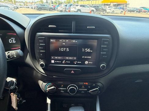 Used 2025 Kia Soul LX w/ LX Technology Package FWD image 20