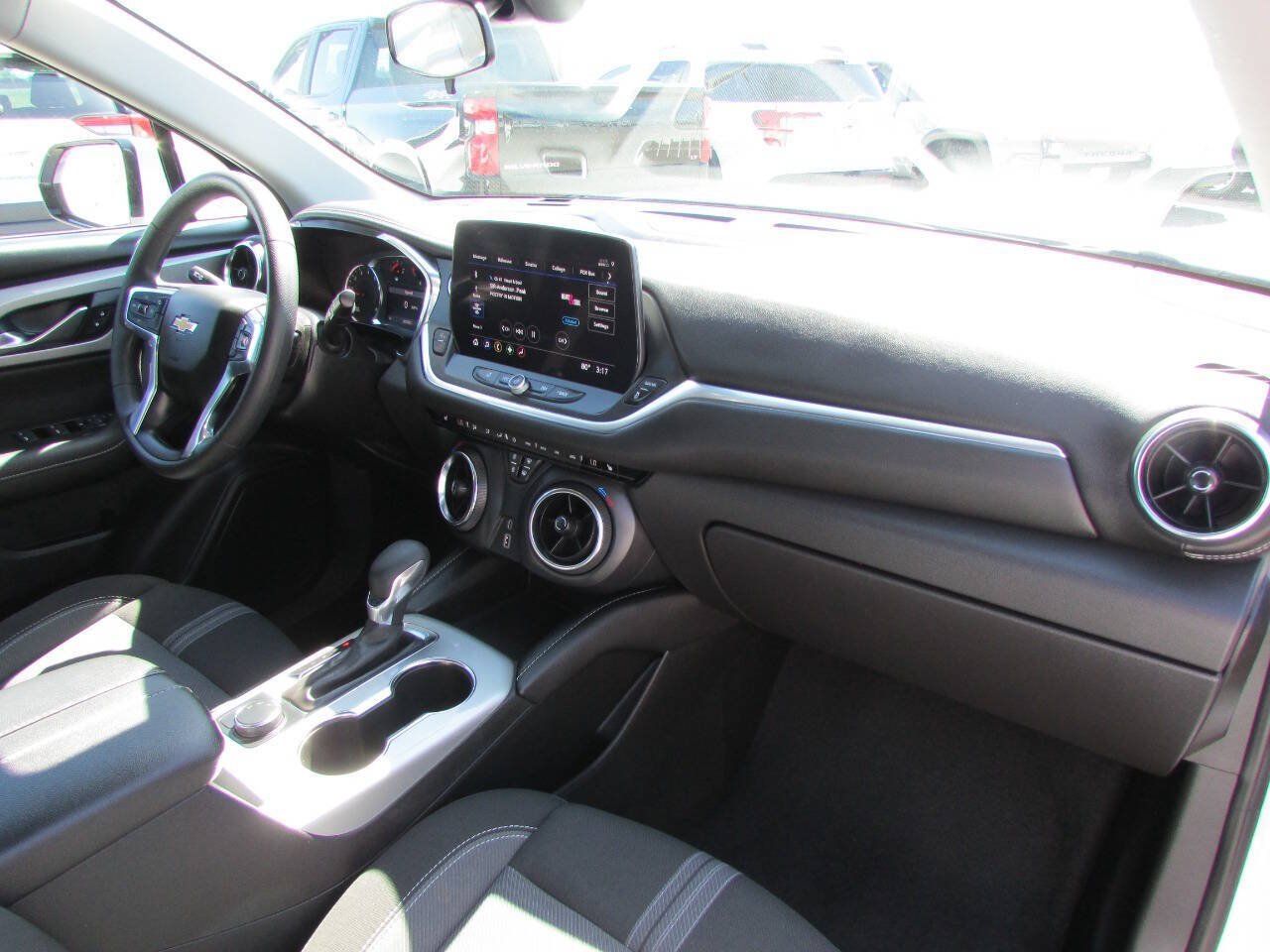 Used 2025 Chevrolet Blazer LT FWD image 17