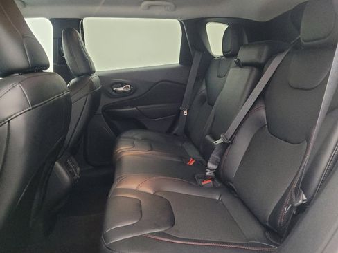 Used 2022 Jeep Cherokee Trailhawk w/ Comfort/Convenience Group AWD/4WD image 18