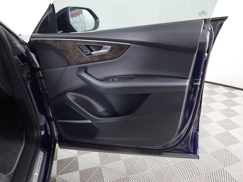 Used 2020 Audi Q8 Premium Plus image 26