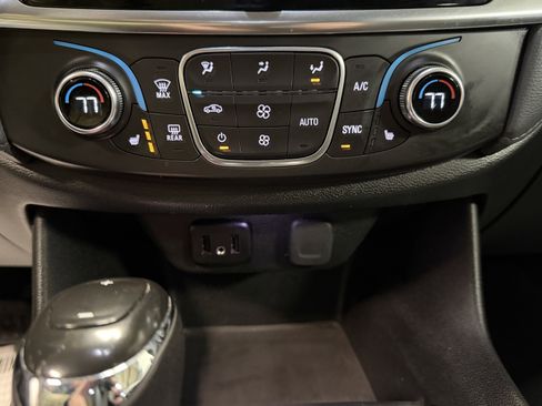 Used 2019 Chevrolet Traverse LT image 13