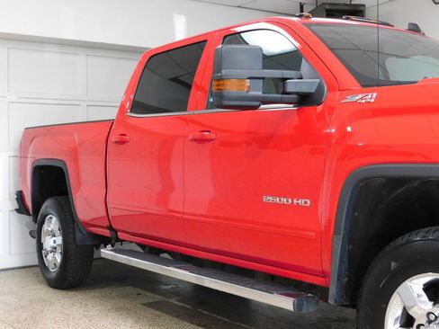 Used 2018 GMC Sierra 2500 SLE w/ HD SLE Preferred Plus Package AWD/4WD image 14