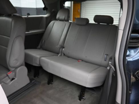 Used 2016 Toyota Sienna XLE FWD image 36