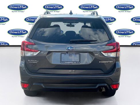 Used 2022 Subaru Forester Premium image 7