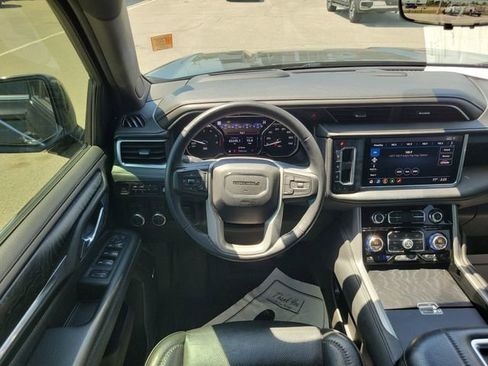 Used 2021 GMC Yukon Denali w/ Denali Ultimate Package AWD/4WD image 13