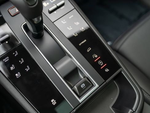 New 2026 Porsche Macan image 19